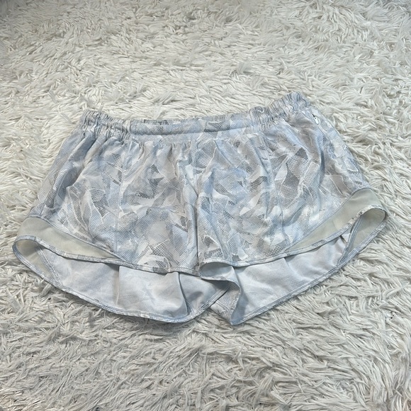 Lululemon Hotty Hot Short II *Long 4" Jasmine White Multi / White - Picture 1 of 6